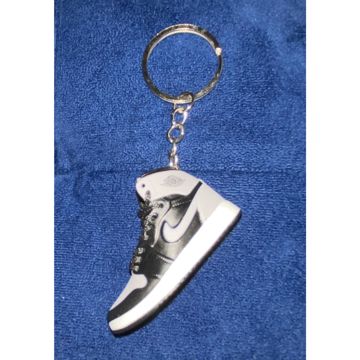 SNEAKER KEYCHAIN - GRAY - HAUS OF RISS